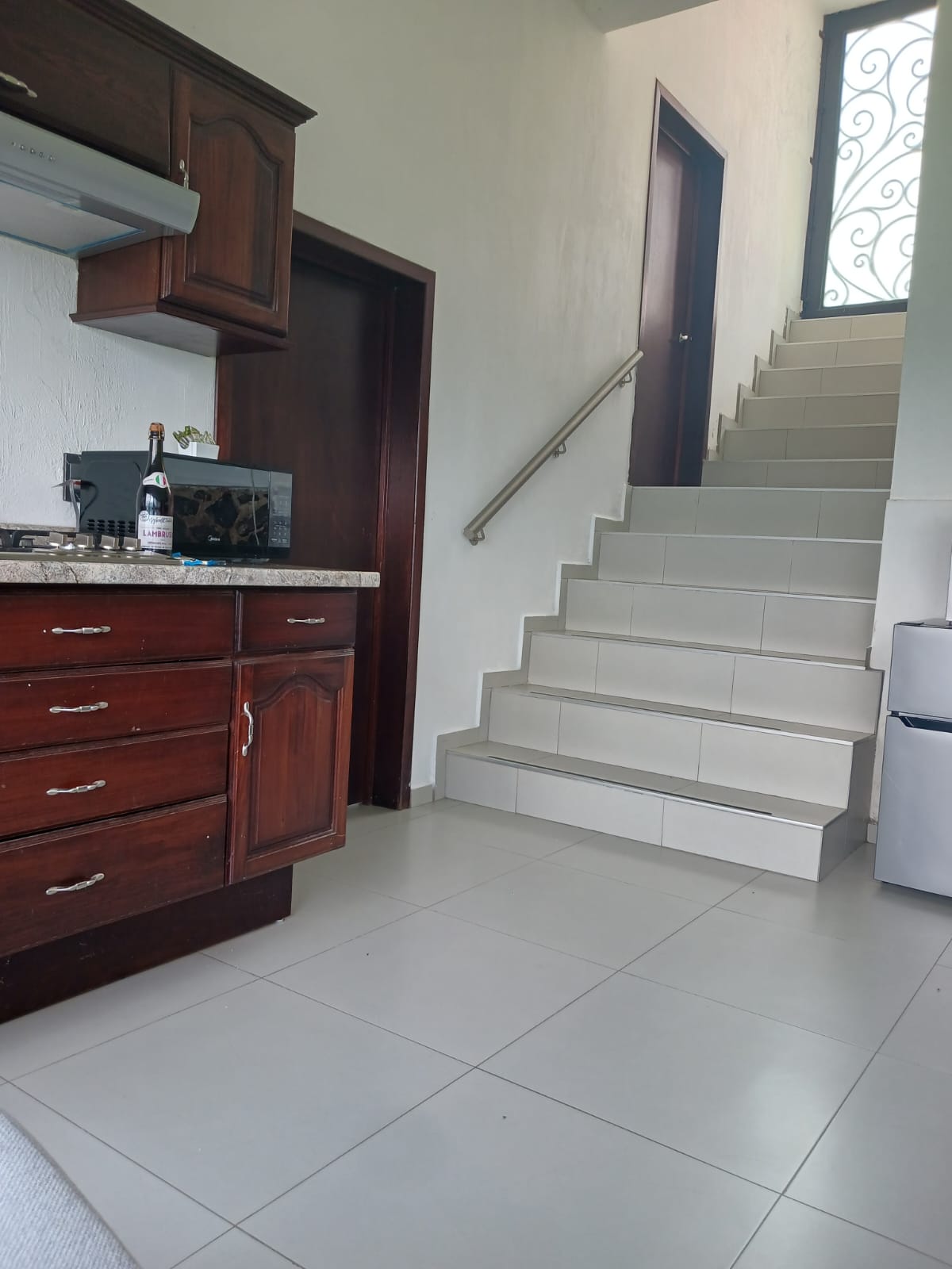 Vista exterior del ingreso a Villa Acuario